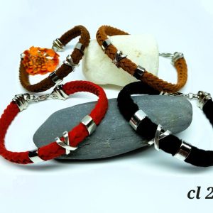 Pulsera trenzada en gamuza