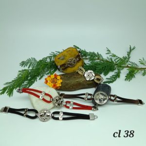 Pulsera de gamuza y zamak