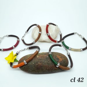 Pulsera de cuero con hilo encerado