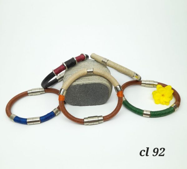 Pulsera cordon cuero con hilo